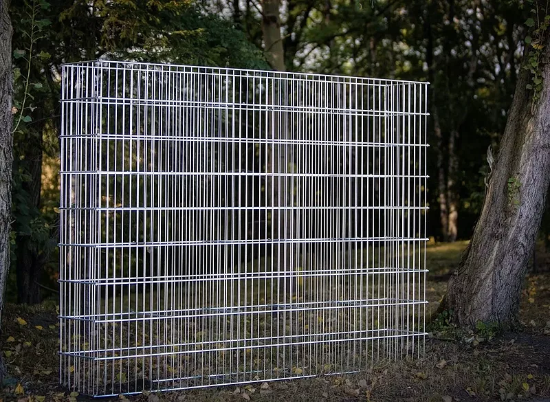 Tukša gabiona konstrukcija pirms akmens pildījuma