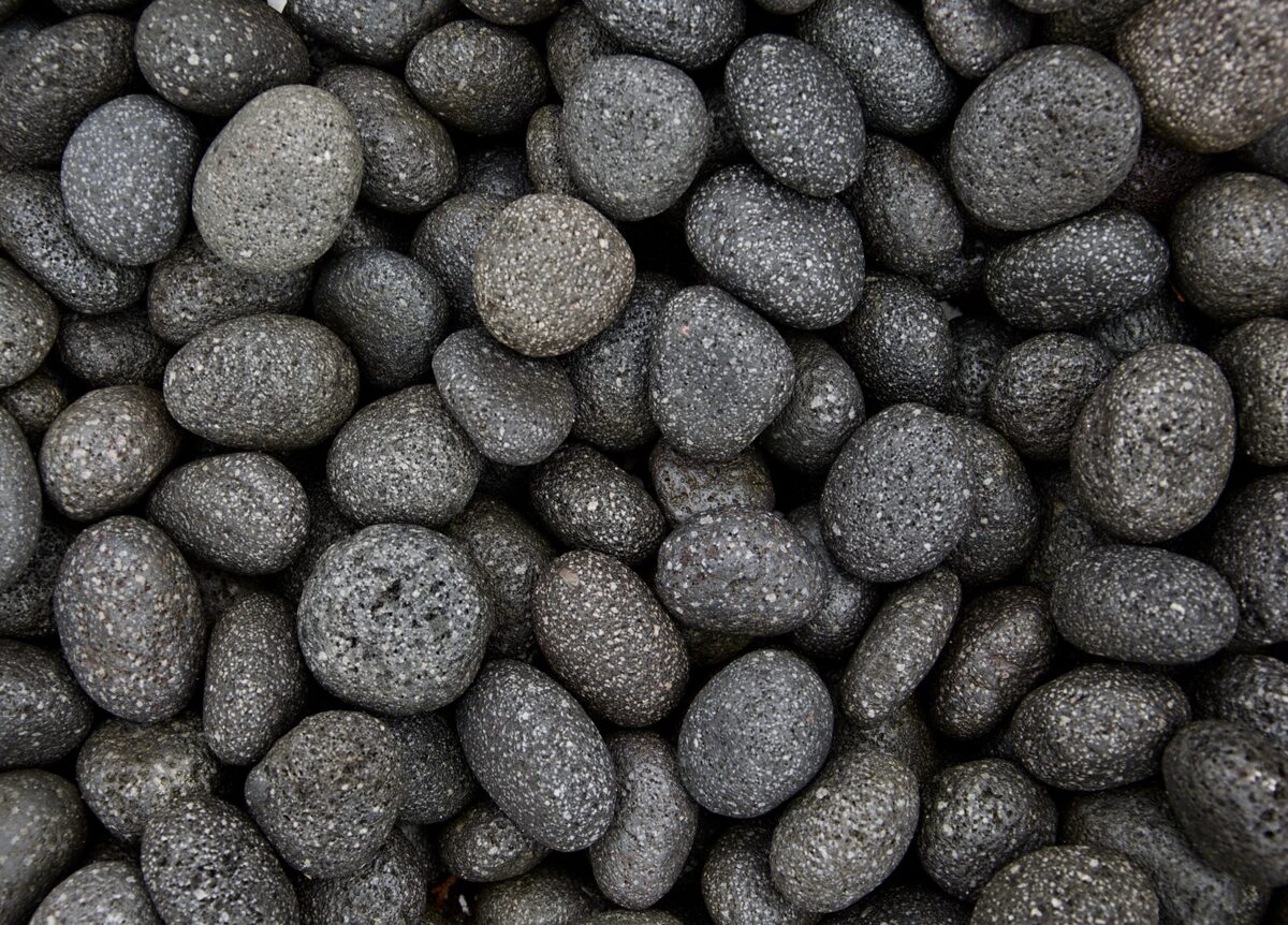 Dekoratīvie akmeņi Black Lava 40-60mm, 20kg