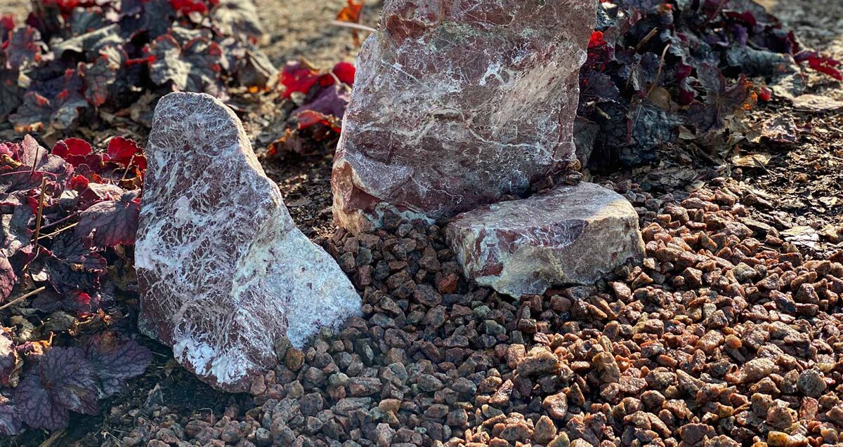 Dekoratīvie akmeņi - šķembas Granito Rosso 8-16mm, 25kg