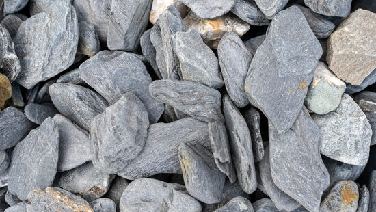 Dekoratīvie akmeņi - šķembas Dark Stone Antique 40-60mm, 20kg